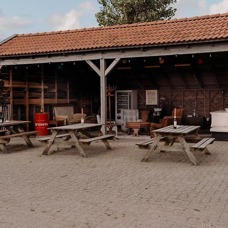 Finse Woning Op Camping De Tulpenweide Breezand Exterior foto