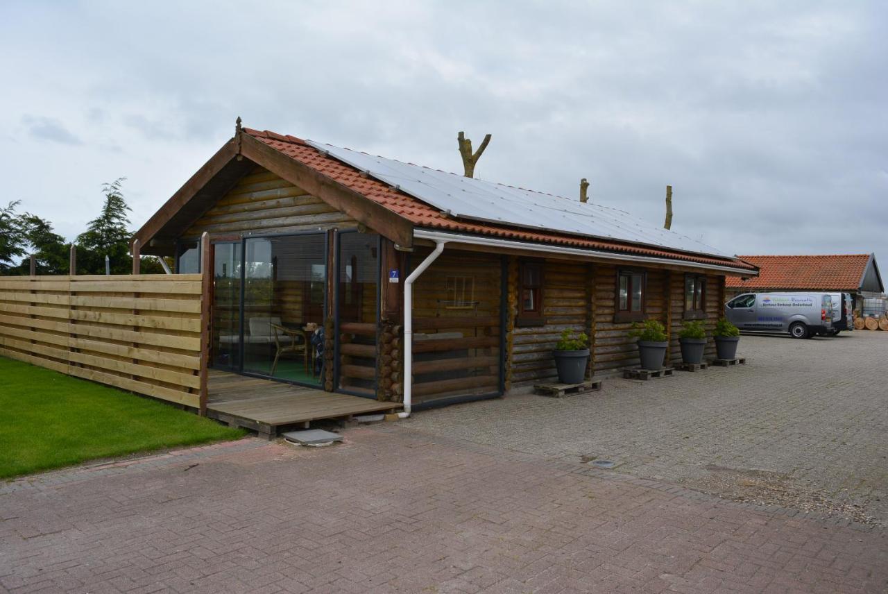 Finse Woning Op Camping De Tulpenweide Breezand Exterior foto