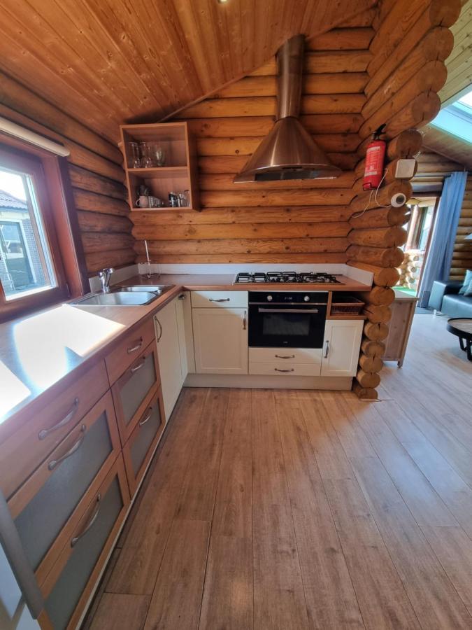 Finse Woning Op Camping De Tulpenweide Breezand Exterior foto